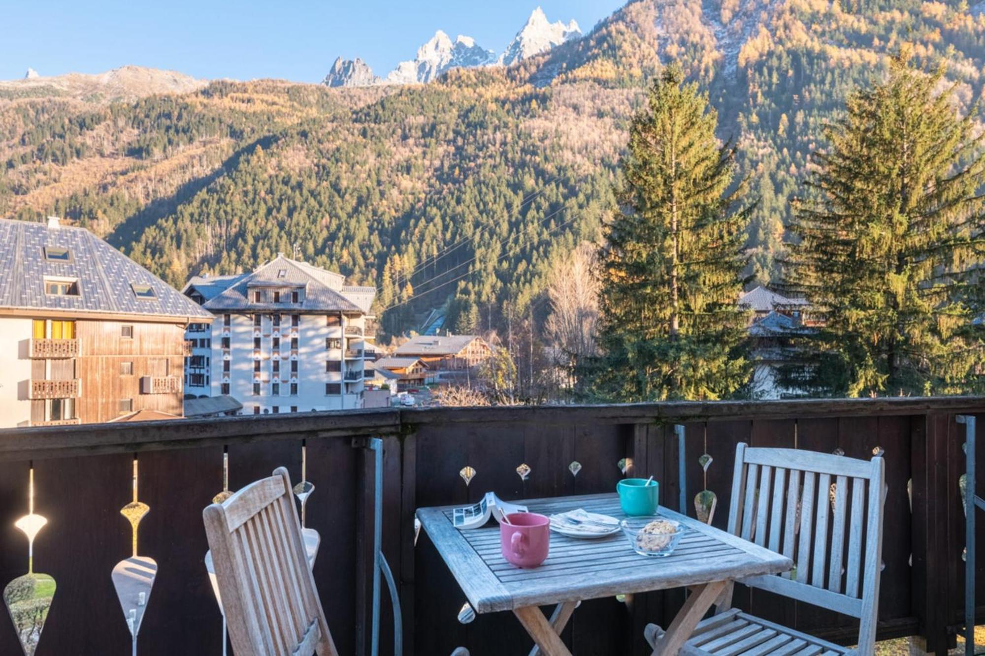 32m With Balcony View On The Mountain Apartment