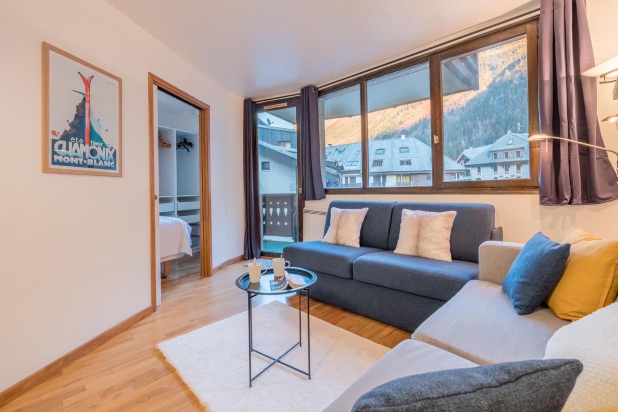 32m With Balcony View On The Mountain